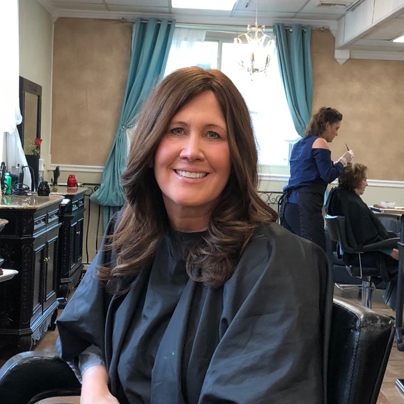 Meet your Posher, Jennifer - Picture 1 of 1